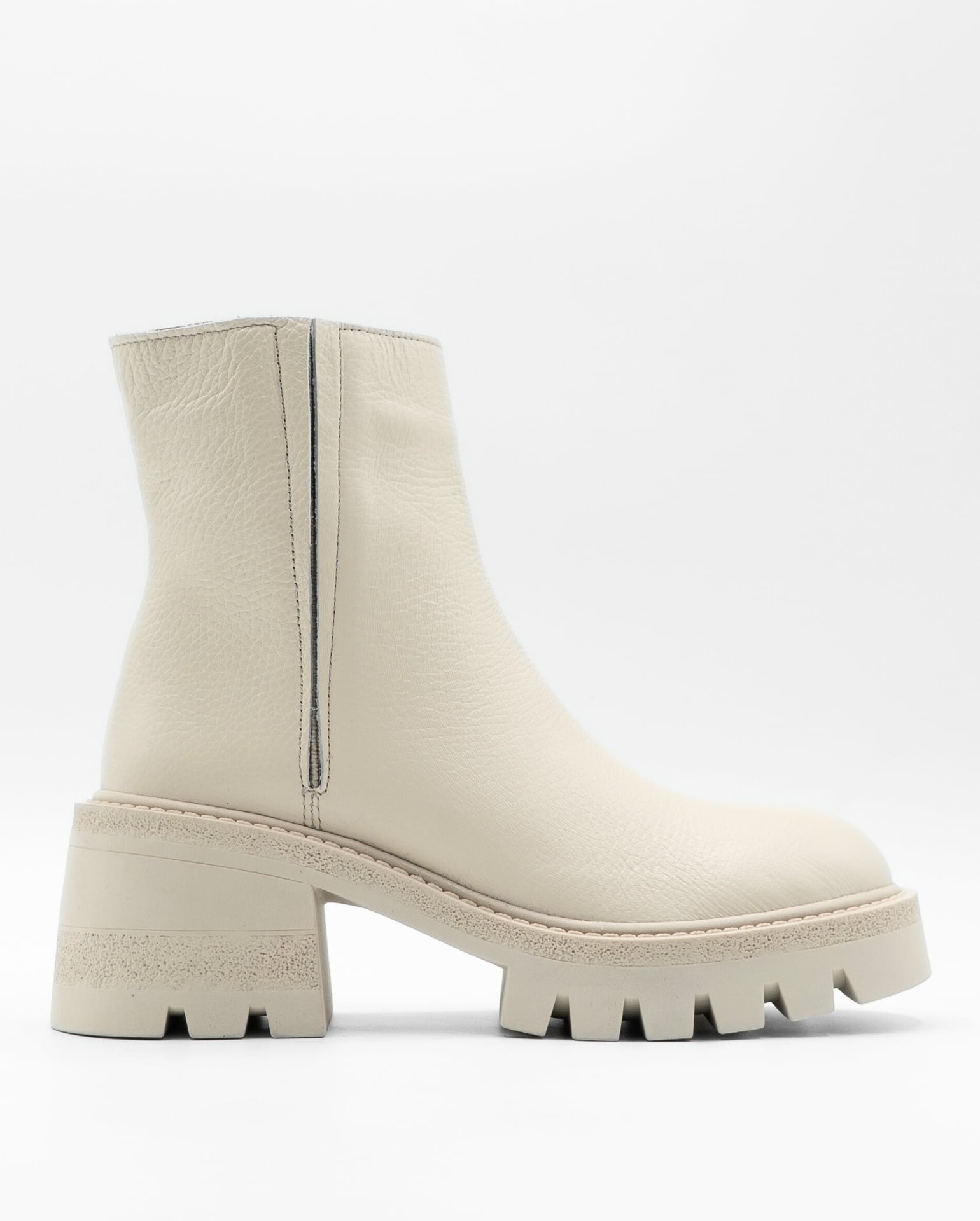 Дамски боти от естествена кожа с цип на високо ходило в бежов цвят